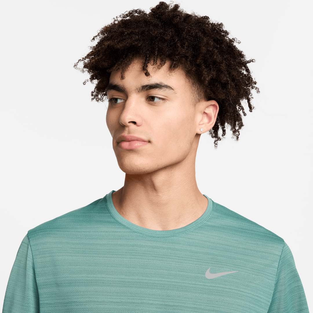 T-SHIRT NIKE DRI-FIT MILER - VERT