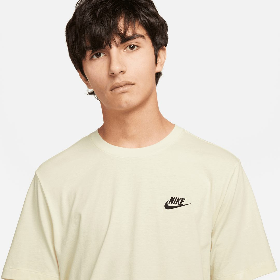 T-SHIRT NIKE CLUB - JAUNE