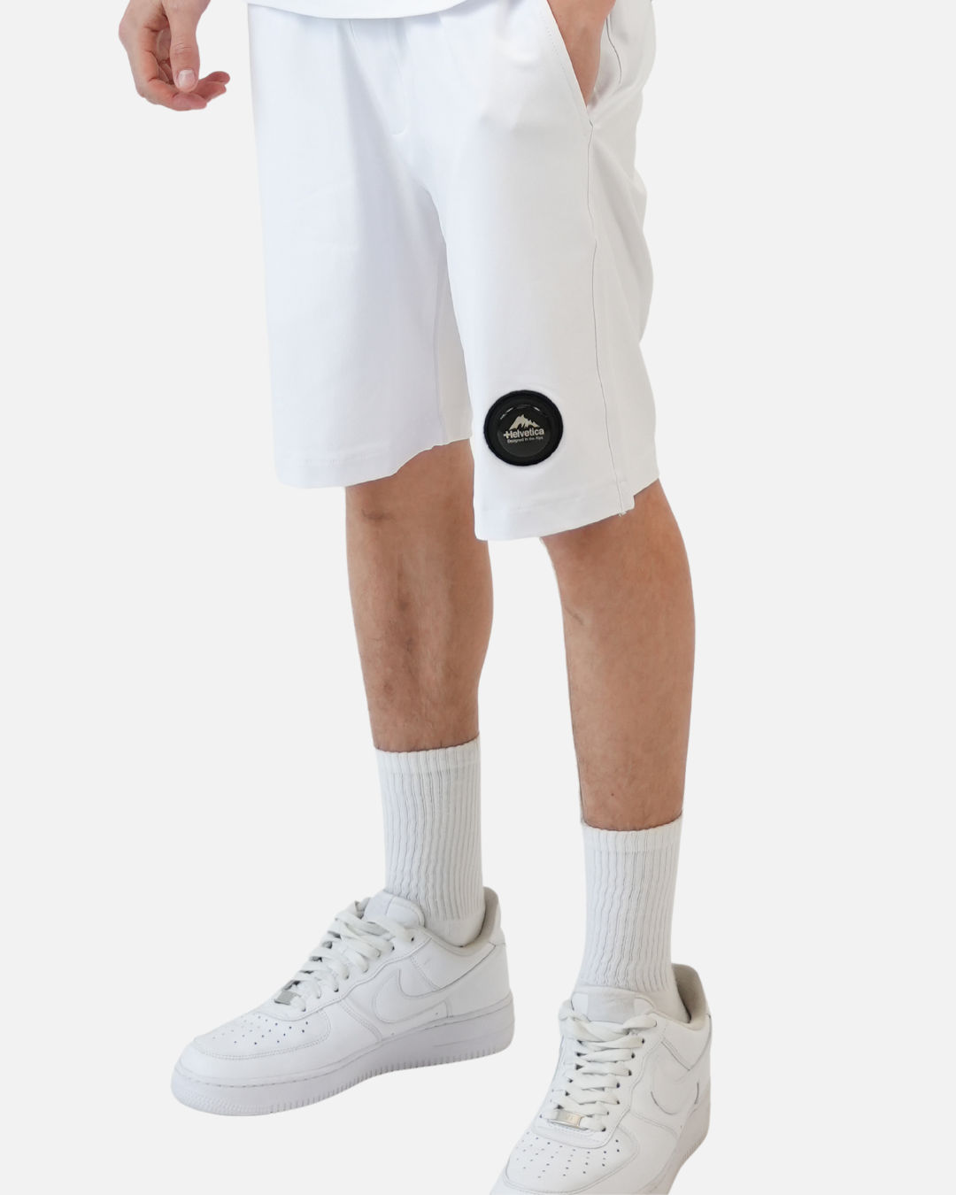 SHORT HELVETICA CAPRI