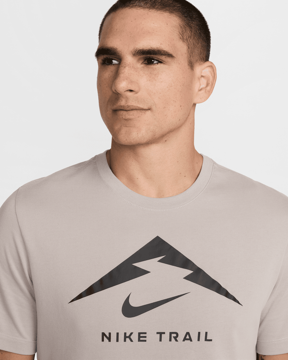 T-SHIRT NIKE TRAIL - BEIGE/NOIR