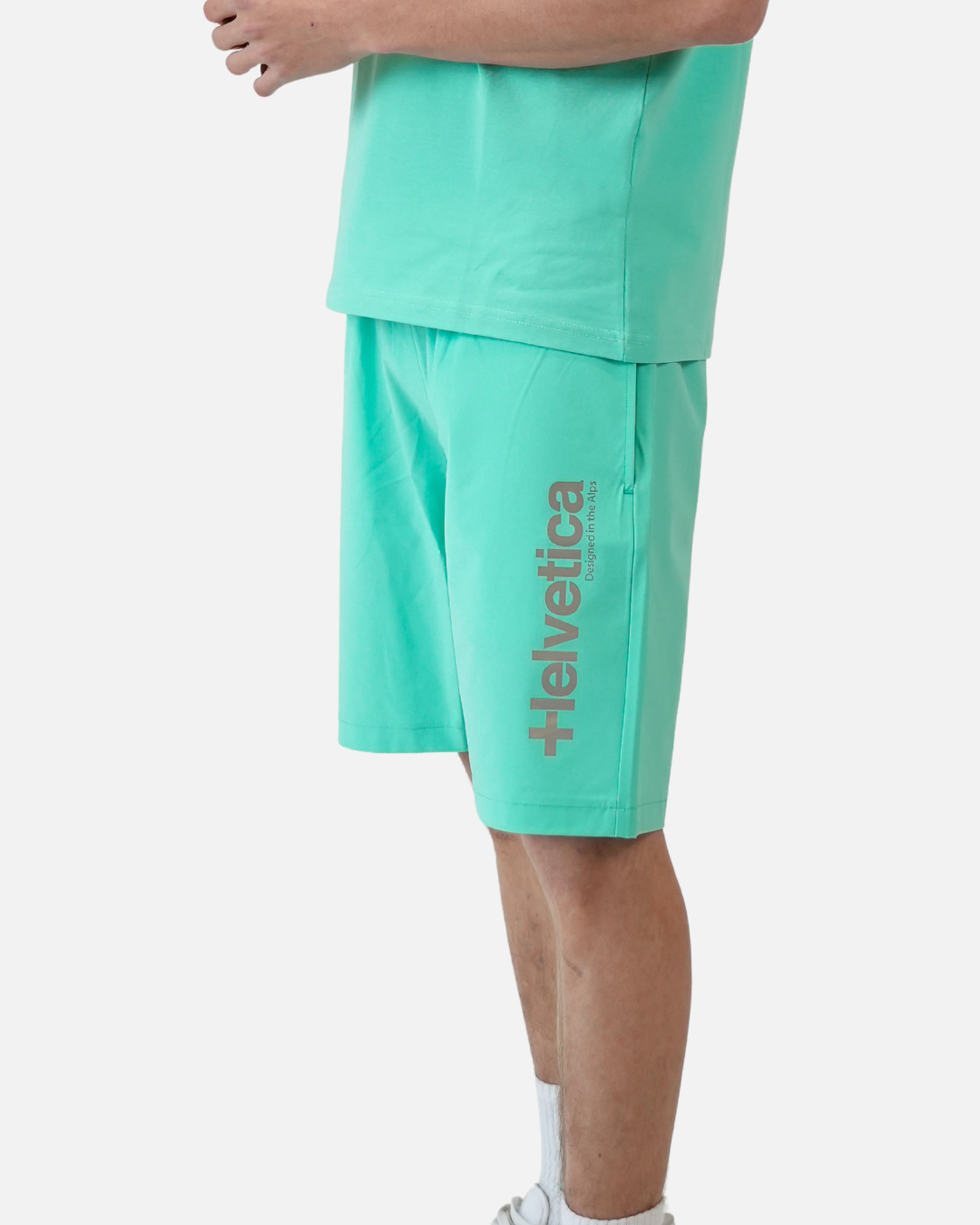 SHORT HELVETICA QUINTANA